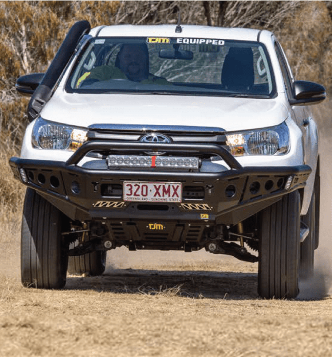 Toyota Hilux (+09/2015-06/2018) Chaser Bull bar Steel Black